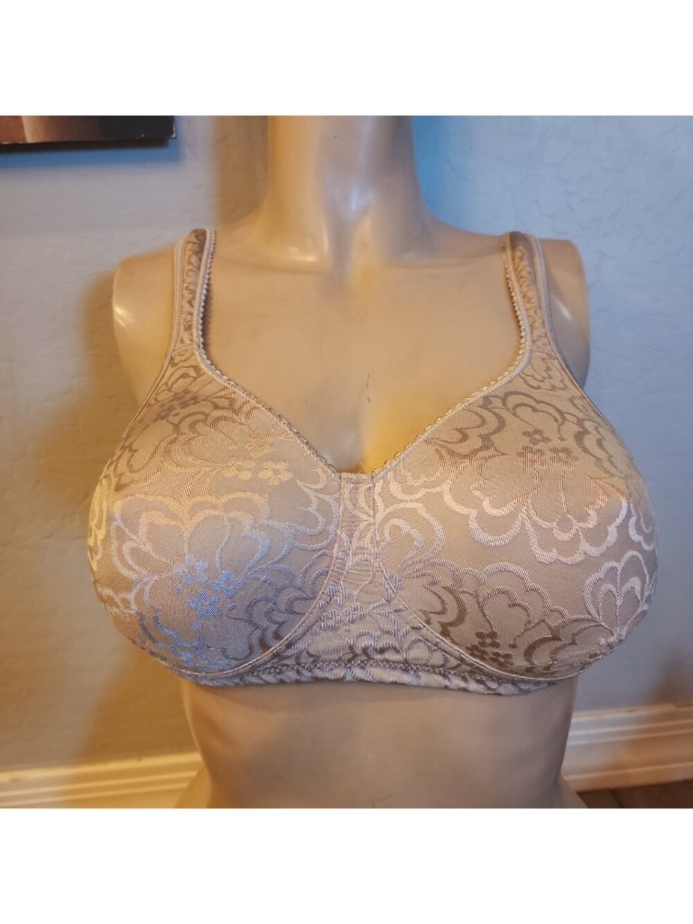 Playtex Bra 38B Nude Wireless Unlined 4745